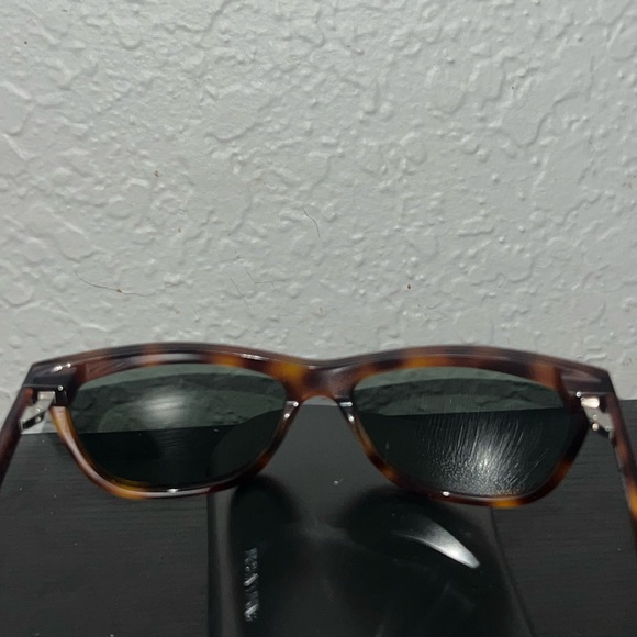 Saint Laurent Cat-Eye Sunglasses - Picture 6 of 8